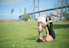 Yoga-Routine für Anfänger – Eine Schritt-für-Schritt-Anleitung für Paare, die neu im Yoga sind